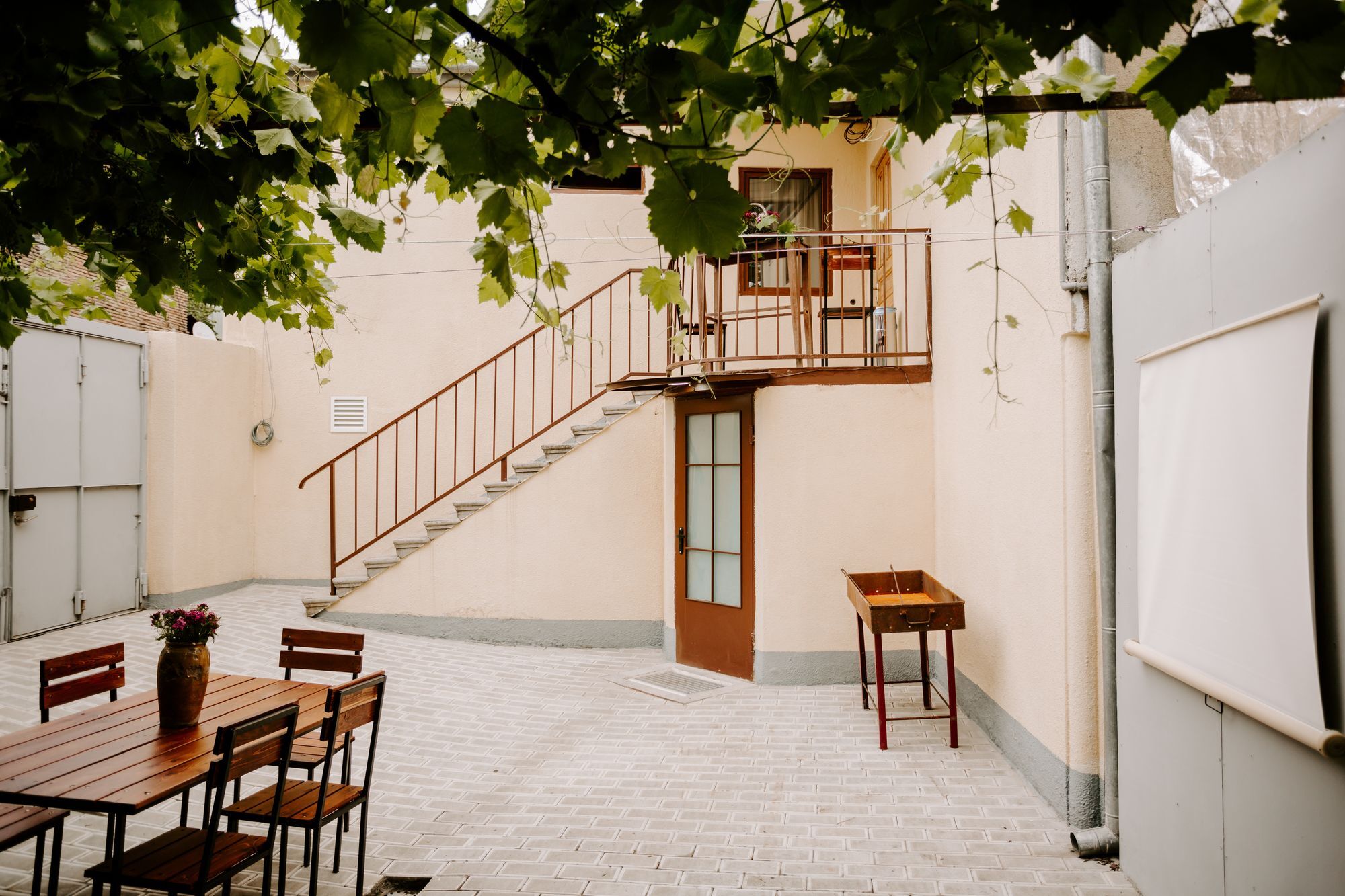 Tbilisi Viking Hostel Экстерьер фото
